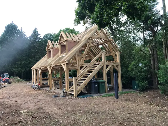 Sling Brace exterior