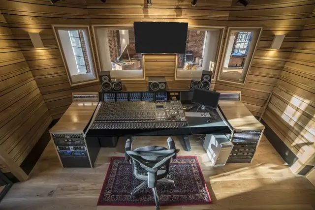 Studio build control room