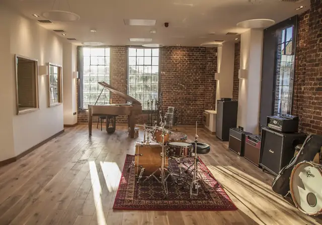 Studio build live room